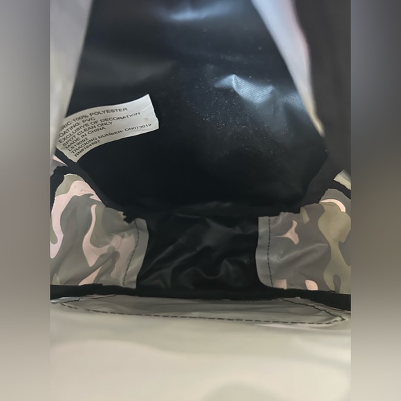 Camo mini backpack. - Picture 2 of 5